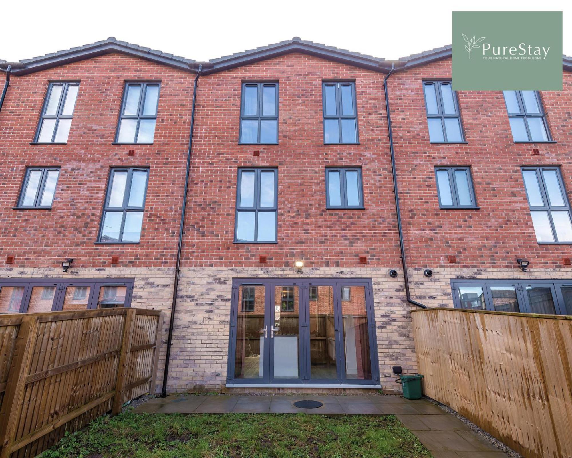 Stunning Five Bedroom Manchester House With Free Parking By Purestay Short Lets & Serviced Accommodation Dış mekan fotoğraf
